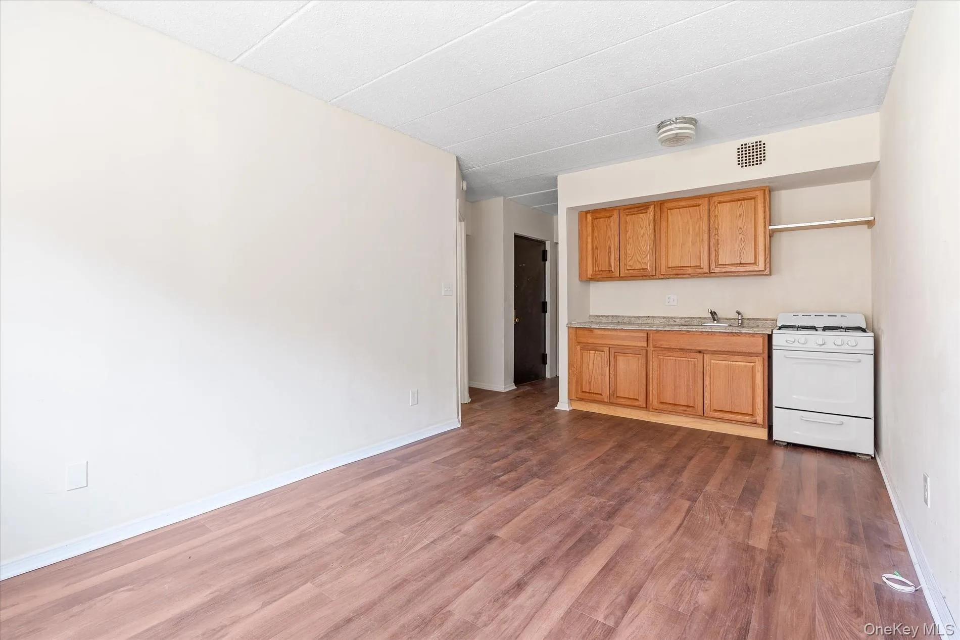 140-12 33rd Avenue, New York, NY, 1 Bedroom Bedrooms, 2 Rooms Rooms,1 BathroomBathrooms,Residential,For Rent,33rd,0,1053314 140-12 33rd Avenue, New York, NY, 1 Bedroom Bedrooms, 2 Rooms Rooms,1 BathroomBathrooms,Residential,For Rent,33rd,0,1053314