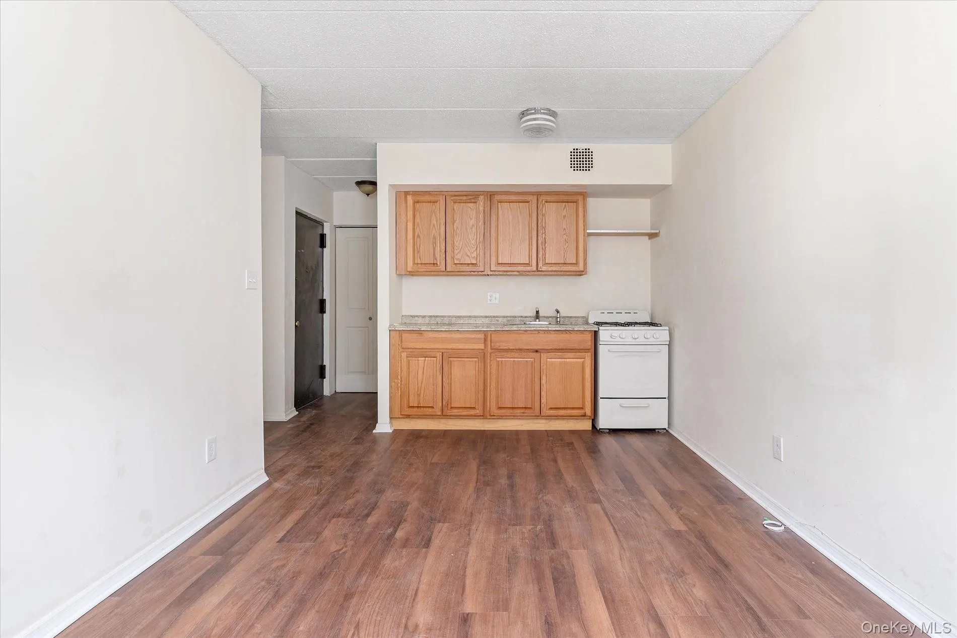 140-12 33rd Avenue, New York, NY, 1 Bedroom Bedrooms, 2 Rooms Rooms,1 BathroomBathrooms,Residential,For Rent,33rd,0,1053314 140-12 33rd Avenue, New York, NY, 1 Bedroom Bedrooms, 2 Rooms Rooms,1 BathroomBathrooms,Residential,For Rent,33rd,0,1053314