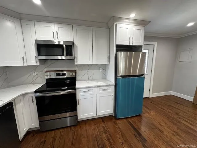 21 West Drive, North Hempstead, NY, 1 Bedroom Bedrooms, 3 Rooms Rooms,1 BathroomBathrooms,Residential Lease,For Rent,West,0,1053319 21 West Drive, North Hempstead, NY, 1 Bedroom Bedrooms, 3 Rooms Rooms,1 BathroomBathrooms,Residential Lease,For Rent,West,0,1053319
