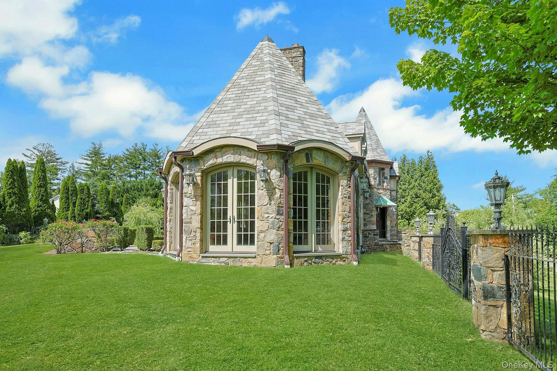 77 Deerhurst Road, Yonkers, NY, 4 Bedrooms Bedrooms, 11 Rooms Rooms,2 BathroomsBathrooms,Residential Lease,For Rent,Deerhurst,0,1053323 77 Deerhurst Road, Yonkers, NY, 4 Bedrooms Bedrooms, 11 Rooms Rooms,2 BathroomsBathrooms,Residential Lease,For Rent,Deerhurst,0,1053323