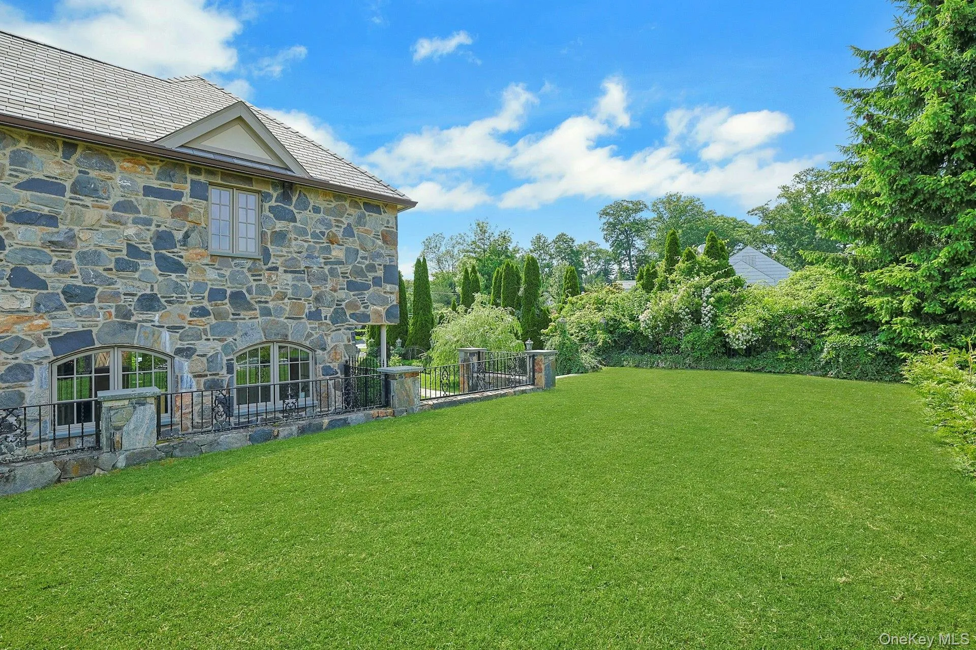 77 Deerhurst Road, Yonkers, NY, 4 Bedrooms Bedrooms, 11 Rooms Rooms,2 BathroomsBathrooms,Residential Lease,For Rent,Deerhurst,0,1053323 77 Deerhurst Road, Yonkers, NY, 4 Bedrooms Bedrooms, 11 Rooms Rooms,2 BathroomsBathrooms,Residential Lease,For Rent,Deerhurst,0,1053323