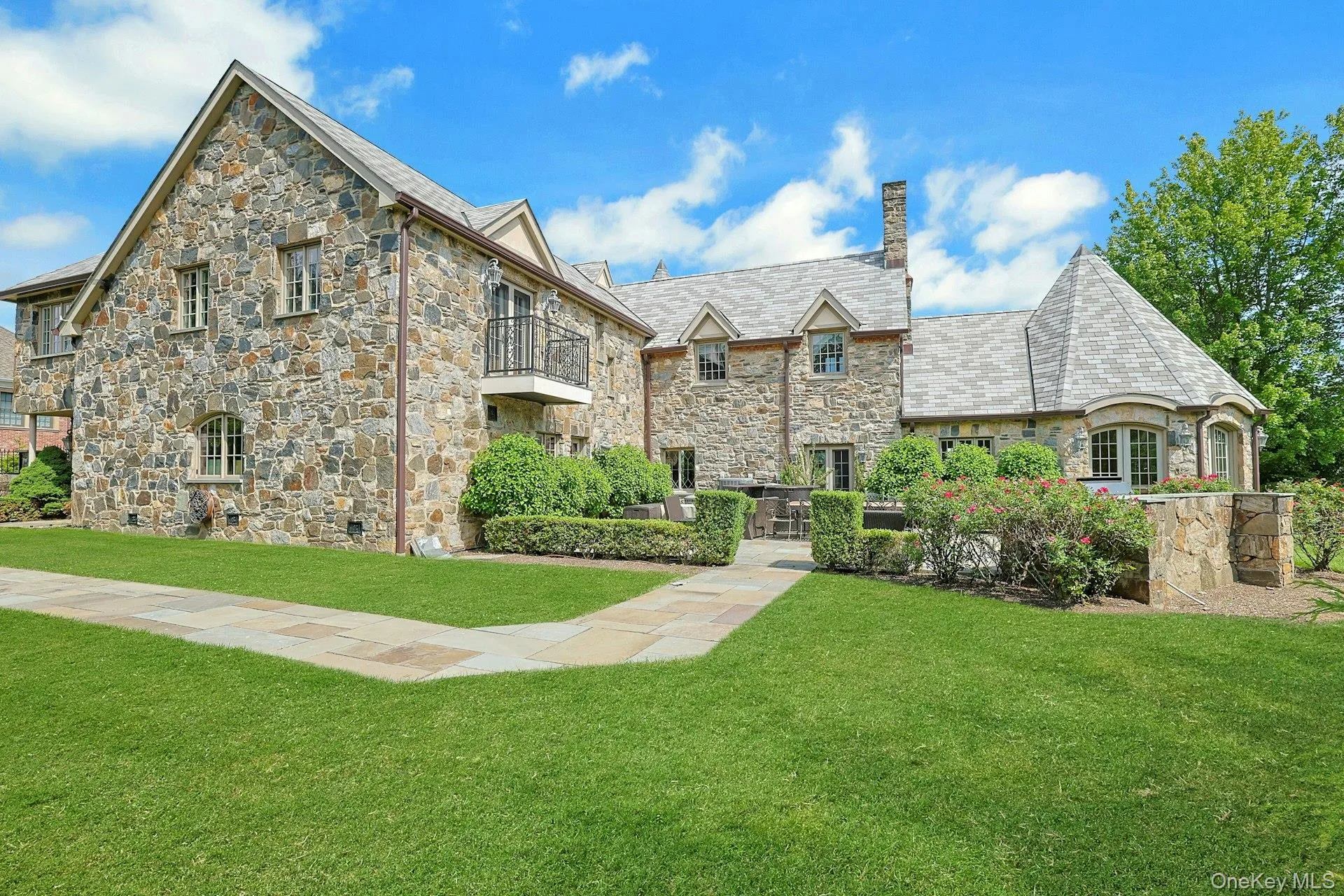 77 Deerhurst Road, Yonkers, NY, 4 Bedrooms Bedrooms, 11 Rooms Rooms,2 BathroomsBathrooms,Residential Lease,For Rent,Deerhurst,0,1053323 77 Deerhurst Road, Yonkers, NY, 4 Bedrooms Bedrooms, 11 Rooms Rooms,2 BathroomsBathrooms,Residential Lease,For Rent,Deerhurst,0,1053323