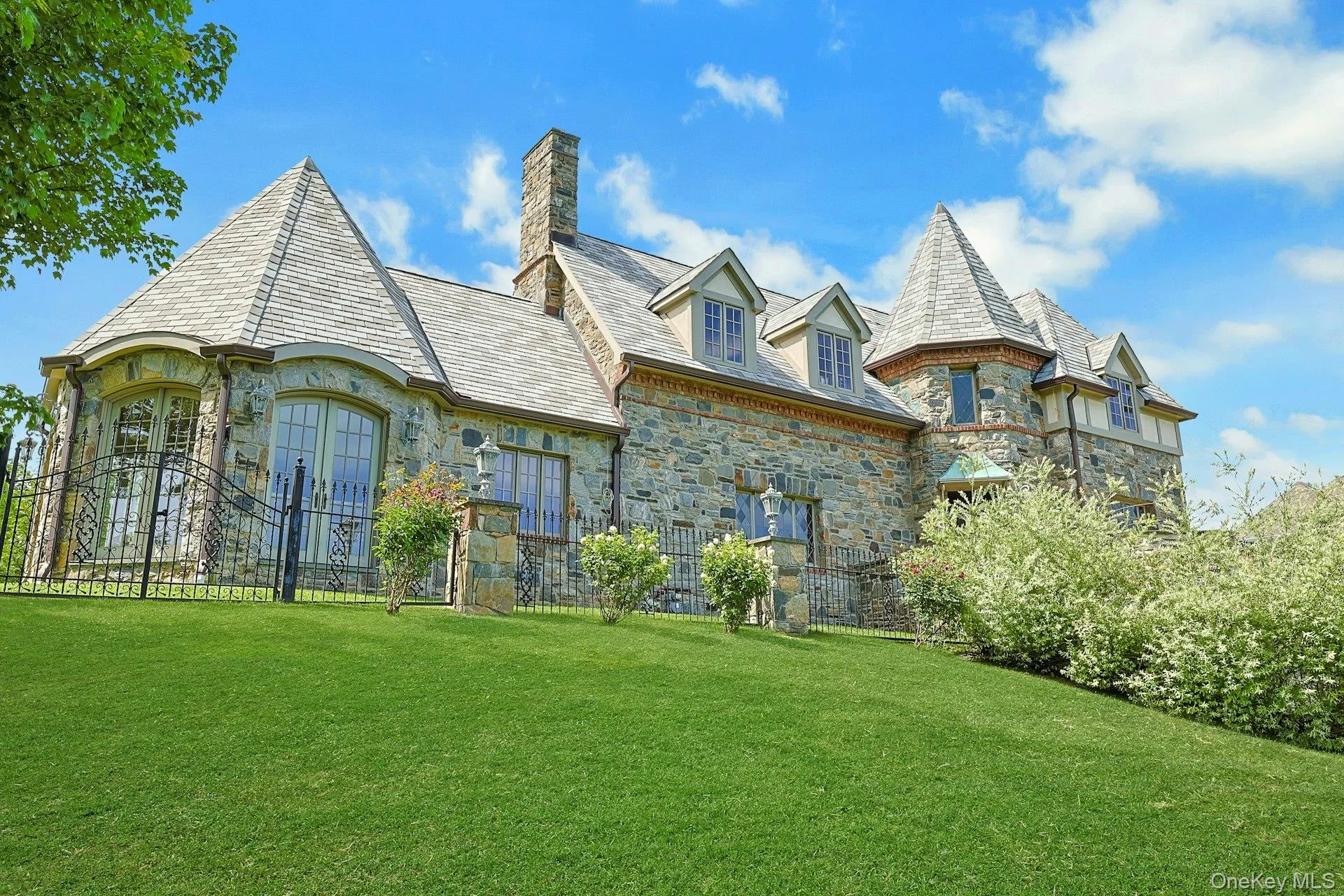 77 Deerhurst Road, Yonkers, NY, 4 Bedrooms Bedrooms, 11 Rooms Rooms,2 BathroomsBathrooms,Residential Lease,For Rent,Deerhurst,0,1053323 77 Deerhurst Road, Yonkers, NY, 4 Bedrooms Bedrooms, 11 Rooms Rooms,2 BathroomsBathrooms,Residential Lease,For Rent,Deerhurst,0,1053323