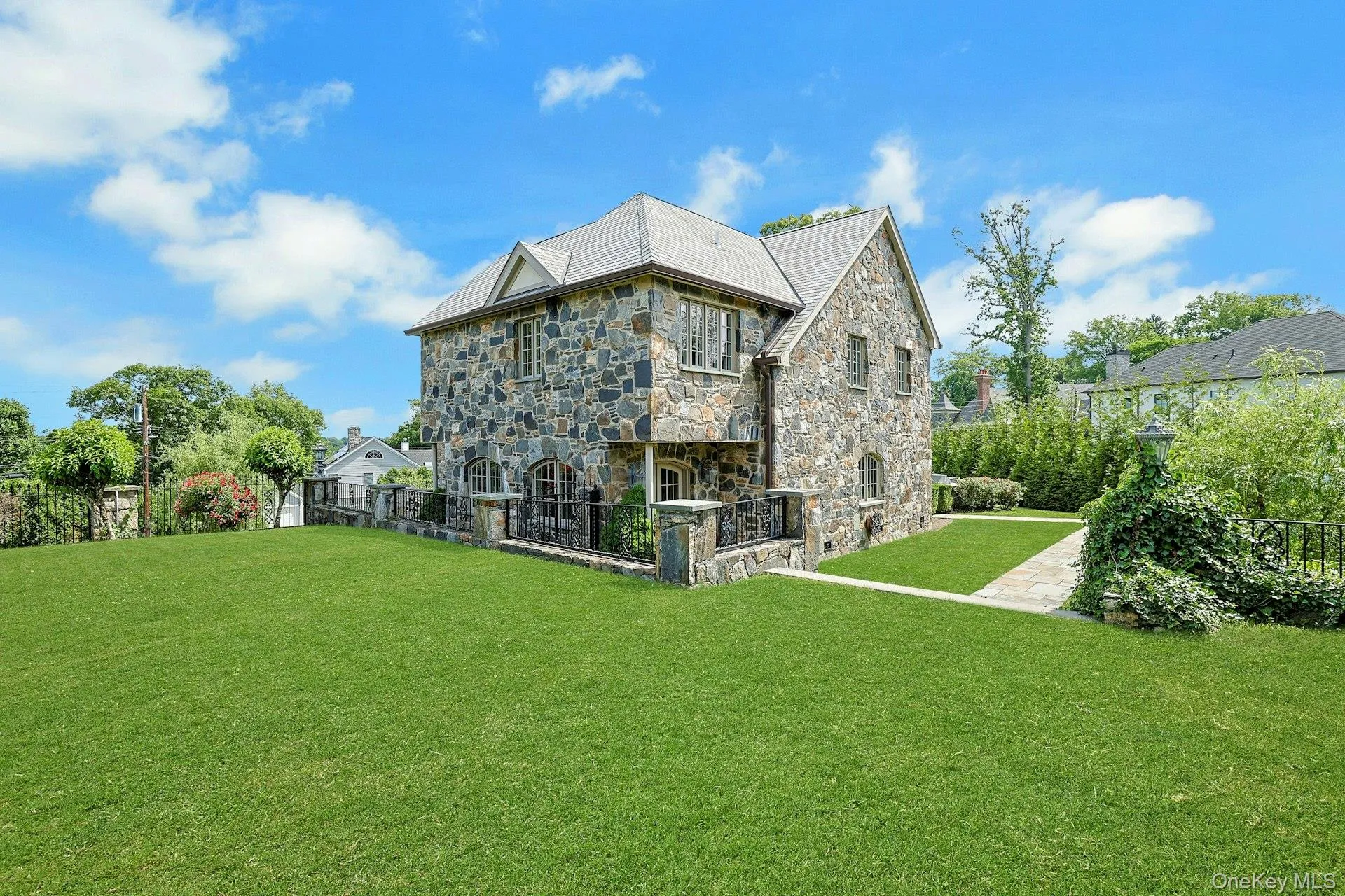 77 Deerhurst Road, Yonkers, NY, 4 Bedrooms Bedrooms, 11 Rooms Rooms,2 BathroomsBathrooms,Residential Lease,For Rent,Deerhurst,0,1053323 77 Deerhurst Road, Yonkers, NY, 4 Bedrooms Bedrooms, 11 Rooms Rooms,2 BathroomsBathrooms,Residential Lease,For Rent,Deerhurst,0,1053323