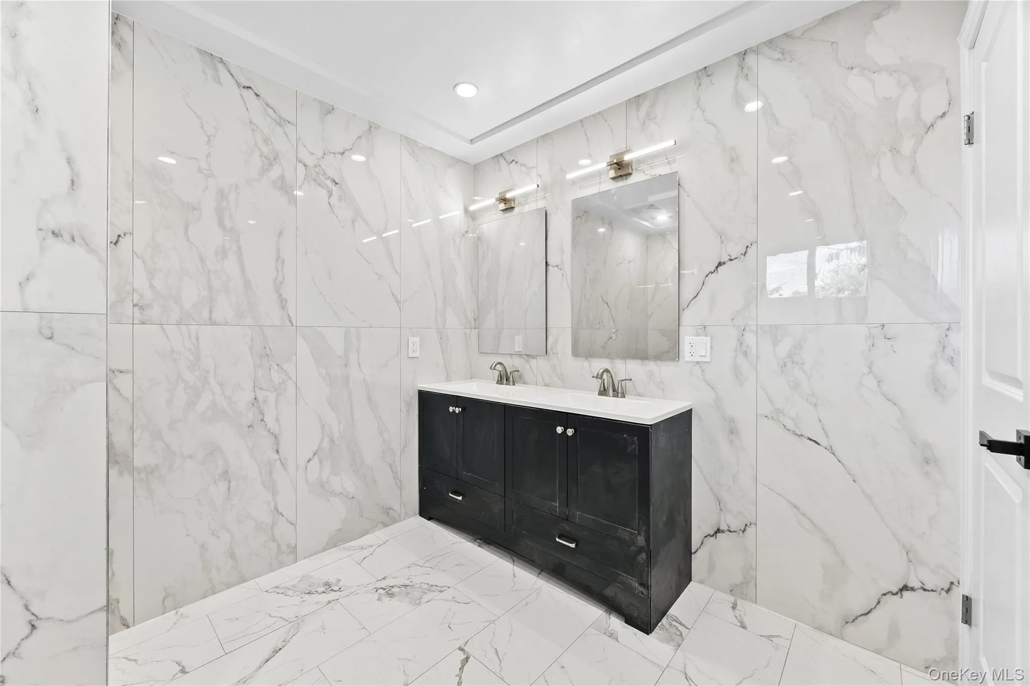 2 CIRCLE Drive, Oyster Bay, NY, 4 Bedrooms Bedrooms, 14 Rooms Rooms,5 BathroomsBathrooms,Residential,For Rent,CIRCLE,0,1053329 2 CIRCLE Drive, Oyster Bay, NY, 4 Bedrooms Bedrooms, 14 Rooms Rooms,5 BathroomsBathrooms,Residential,For Rent,CIRCLE,0,1053329