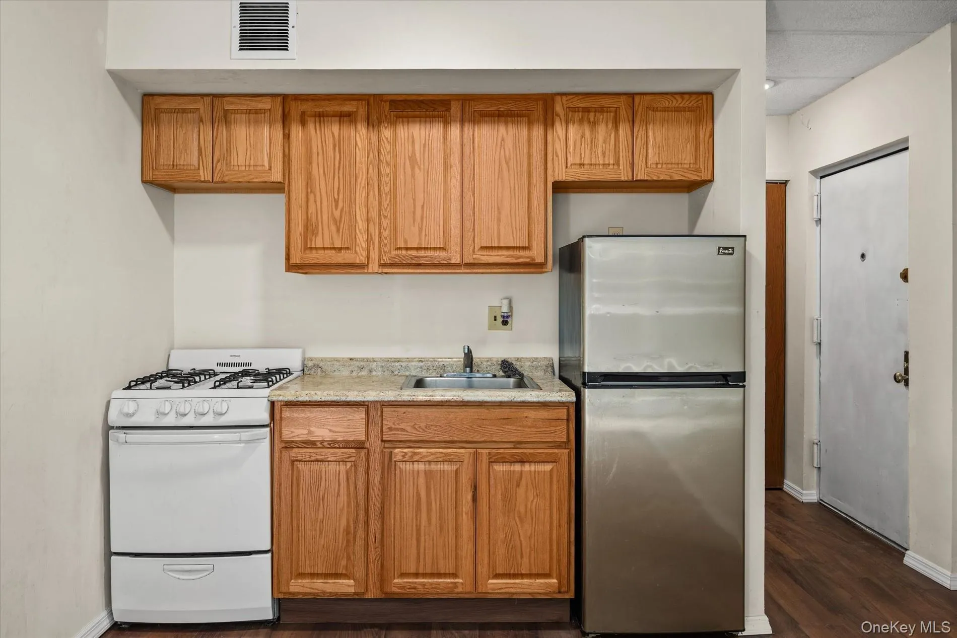 140-14 33rd Avenue, New York, NY, 1 Bedroom Bedrooms, 2 Rooms Rooms,1 BathroomBathrooms,Residential,For Rent,33rd,0,1053345 140-14 33rd Avenue, New York, NY, 1 Bedroom Bedrooms, 2 Rooms Rooms,1 BathroomBathrooms,Residential,For Rent,33rd,0,1053345
