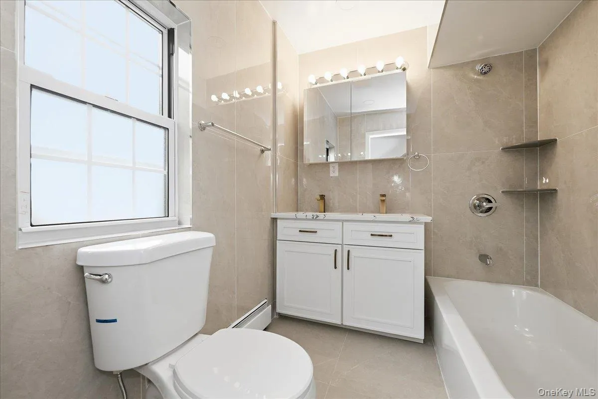 42 Chestnut Street, Glen Cove, NY, 3 Bedrooms Bedrooms, 7 Rooms Rooms,1 BathroomBathrooms,Residential Lease,For Rent,Chestnut,0,1053350 42 Chestnut Street, Glen Cove, NY, 3 Bedrooms Bedrooms, 7 Rooms Rooms,1 BathroomBathrooms,Residential Lease,For Rent,Chestnut,0,1053350