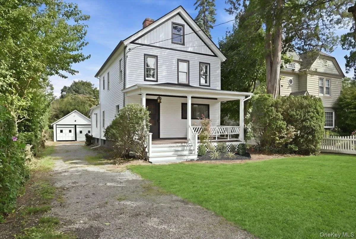 42 Chestnut Street, Glen Cove, NY, 3 Bedrooms Bedrooms, 7 Rooms Rooms,1 BathroomBathrooms,Residential Lease,For Rent,Chestnut,0,1053350 42 Chestnut Street, Glen Cove, NY, 3 Bedrooms Bedrooms, 7 Rooms Rooms,1 BathroomBathrooms,Residential Lease,For Rent,Chestnut,0,1053350