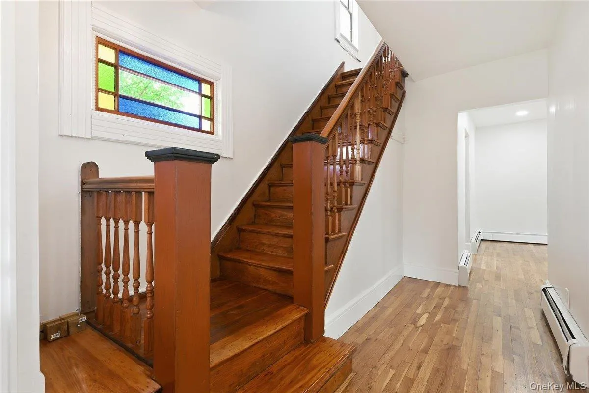 42 Chestnut Street, Glen Cove, NY, 3 Bedrooms Bedrooms, 7 Rooms Rooms,1 BathroomBathrooms,Residential Lease,For Rent,Chestnut,0,1053350 42 Chestnut Street, Glen Cove, NY, 3 Bedrooms Bedrooms, 7 Rooms Rooms,1 BathroomBathrooms,Residential Lease,For Rent,Chestnut,0,1053350