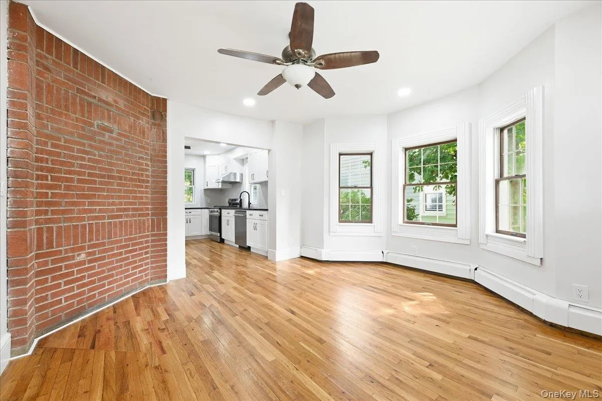 42 Chestnut Street, Glen Cove, NY, 3 Bedrooms Bedrooms, 7 Rooms Rooms,1 BathroomBathrooms,Residential Lease,For Rent,Chestnut,0,1053350 42 Chestnut Street, Glen Cove, NY, 3 Bedrooms Bedrooms, 7 Rooms Rooms,1 BathroomBathrooms,Residential Lease,For Rent,Chestnut,0,1053350