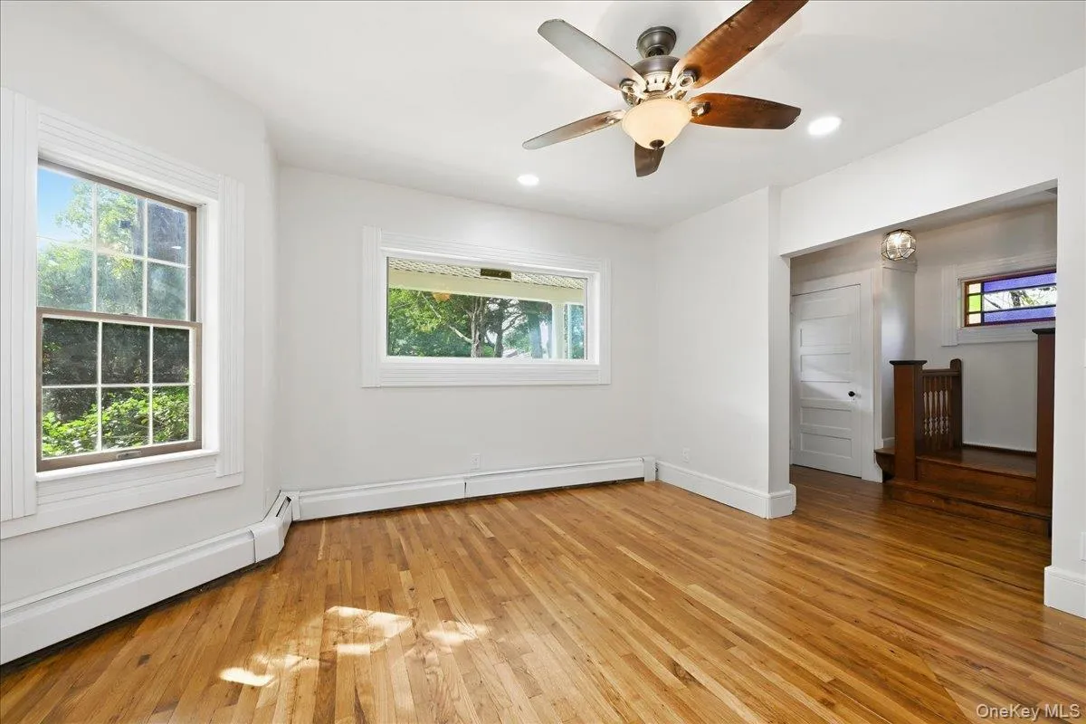42 Chestnut Street, Glen Cove, NY, 3 Bedrooms Bedrooms, 7 Rooms Rooms,1 BathroomBathrooms,Residential Lease,For Rent,Chestnut,0,1053350 42 Chestnut Street, Glen Cove, NY, 3 Bedrooms Bedrooms, 7 Rooms Rooms,1 BathroomBathrooms,Residential Lease,For Rent,Chestnut,0,1053350