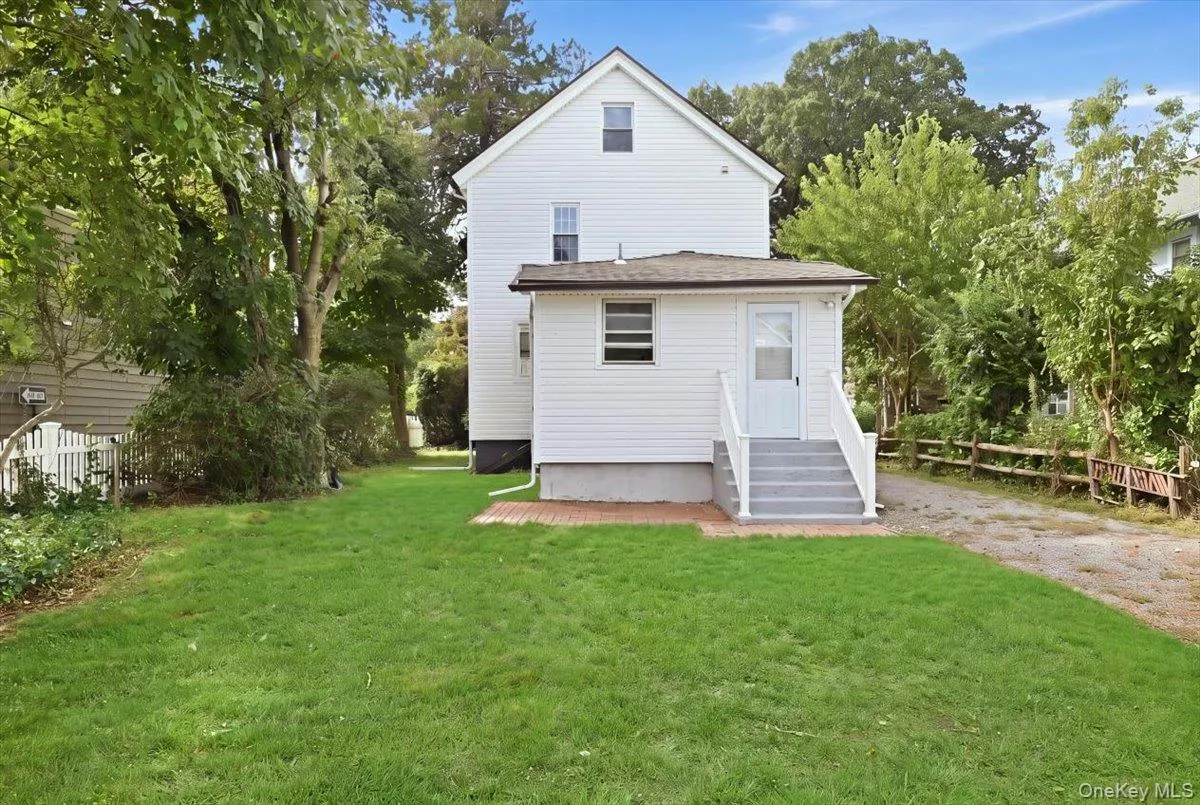 42 Chestnut Street, Glen Cove, NY, 3 Bedrooms Bedrooms, 7 Rooms Rooms,1 BathroomBathrooms,Residential Lease,For Rent,Chestnut,0,1053350 42 Chestnut Street, Glen Cove, NY, 3 Bedrooms Bedrooms, 7 Rooms Rooms,1 BathroomBathrooms,Residential Lease,For Rent,Chestnut,0,1053350