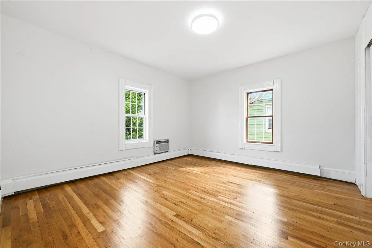 42 Chestnut Street, Glen Cove, NY, 3 Bedrooms Bedrooms, 7 Rooms Rooms,1 BathroomBathrooms,Residential Lease,For Rent,Chestnut,0,1053350 42 Chestnut Street, Glen Cove, NY, 3 Bedrooms Bedrooms, 7 Rooms Rooms,1 BathroomBathrooms,Residential Lease,For Rent,Chestnut,0,1053350