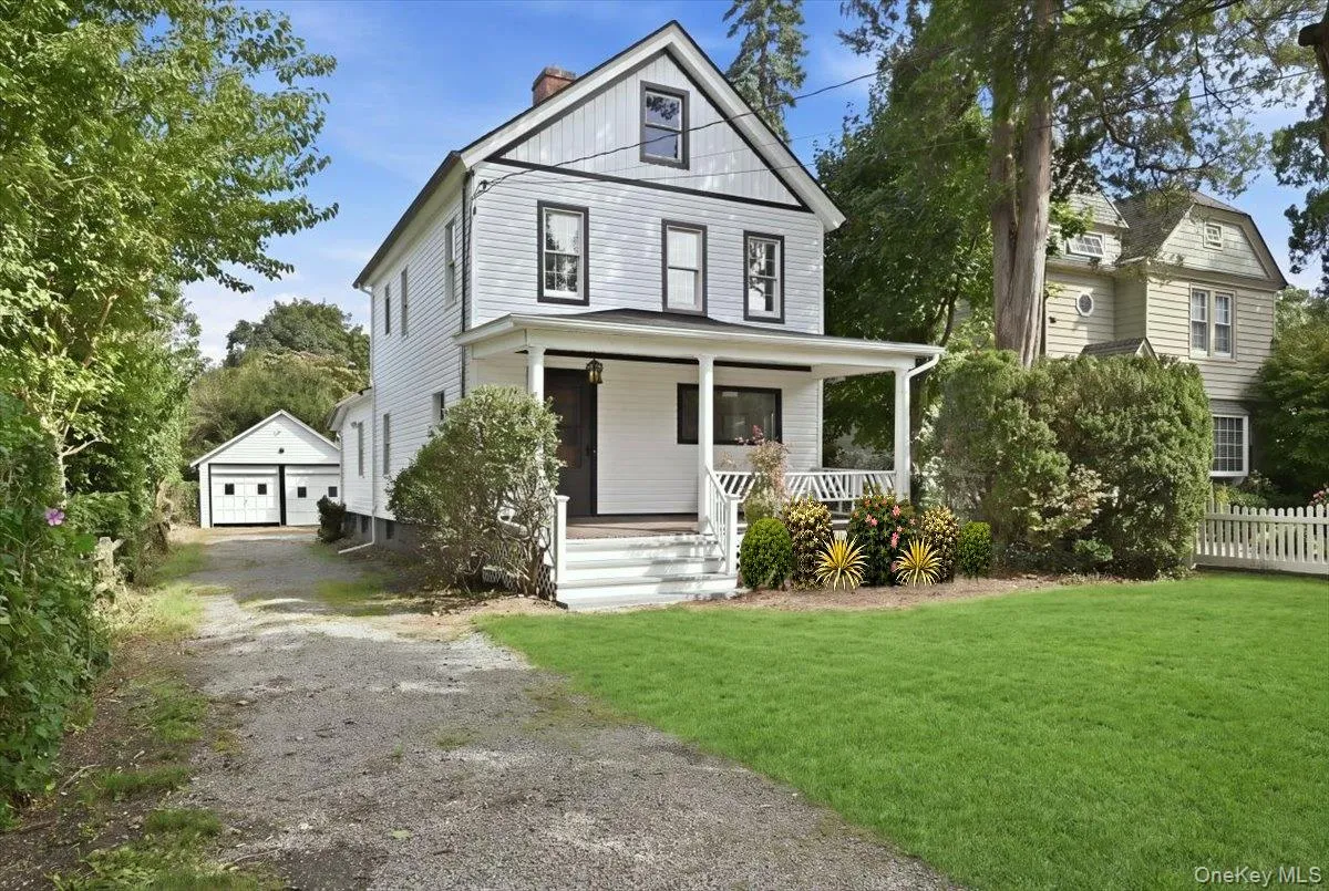 42 Chestnut Street, Glen Cove, NY, 3 Bedrooms Bedrooms, 7 Rooms Rooms,1 BathroomBathrooms,Residential Lease,For Rent,Chestnut,0,1053350 42 Chestnut Street, Glen Cove, NY, 3 Bedrooms Bedrooms, 7 Rooms Rooms,1 BathroomBathrooms,Residential Lease,For Rent,Chestnut,0,1053350