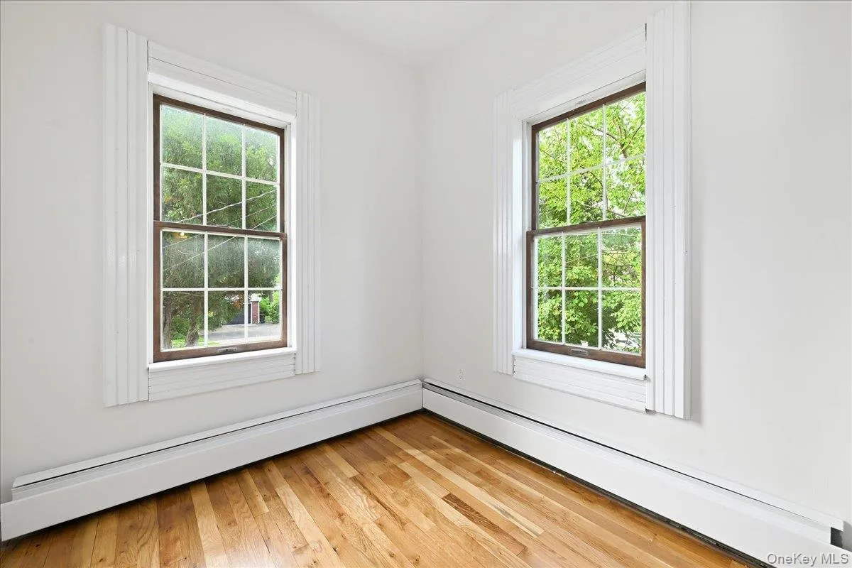 42 Chestnut Street, Glen Cove, NY, 3 Bedrooms Bedrooms, 7 Rooms Rooms,1 BathroomBathrooms,Residential Lease,For Rent,Chestnut,0,1053350 42 Chestnut Street, Glen Cove, NY, 3 Bedrooms Bedrooms, 7 Rooms Rooms,1 BathroomBathrooms,Residential Lease,For Rent,Chestnut,0,1053350