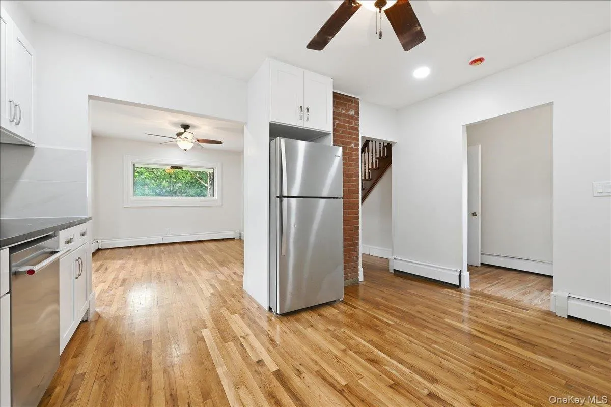 42 Chestnut Street, Glen Cove, NY, 3 Bedrooms Bedrooms, 7 Rooms Rooms,1 BathroomBathrooms,Residential Lease,For Rent,Chestnut,0,1053350 42 Chestnut Street, Glen Cove, NY, 3 Bedrooms Bedrooms, 7 Rooms Rooms,1 BathroomBathrooms,Residential Lease,For Rent,Chestnut,0,1053350