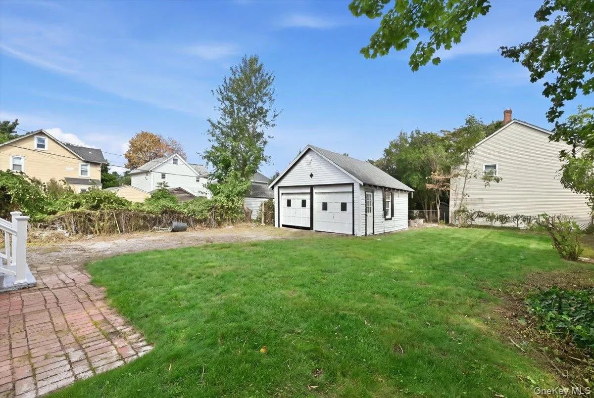 42 Chestnut Street, Glen Cove, NY, 3 Bedrooms Bedrooms, 7 Rooms Rooms,1 BathroomBathrooms,Residential Lease,For Rent,Chestnut,0,1053350 42 Chestnut Street, Glen Cove, NY, 3 Bedrooms Bedrooms, 7 Rooms Rooms,1 BathroomBathrooms,Residential Lease,For Rent,Chestnut,0,1053350