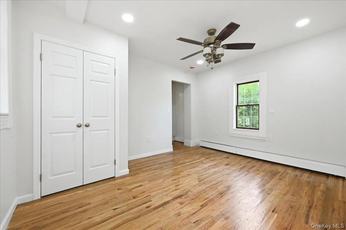 42 Chestnut Street, Glen Cove, NY, 3 Bedrooms Bedrooms, 7 Rooms Rooms,1 BathroomBathrooms,Residential Lease,For Rent,Chestnut,0,1053350 42 Chestnut Street, Glen Cove, NY, 3 Bedrooms Bedrooms, 7 Rooms Rooms,1 BathroomBathrooms,Residential Lease,For Rent,Chestnut,0,1053350