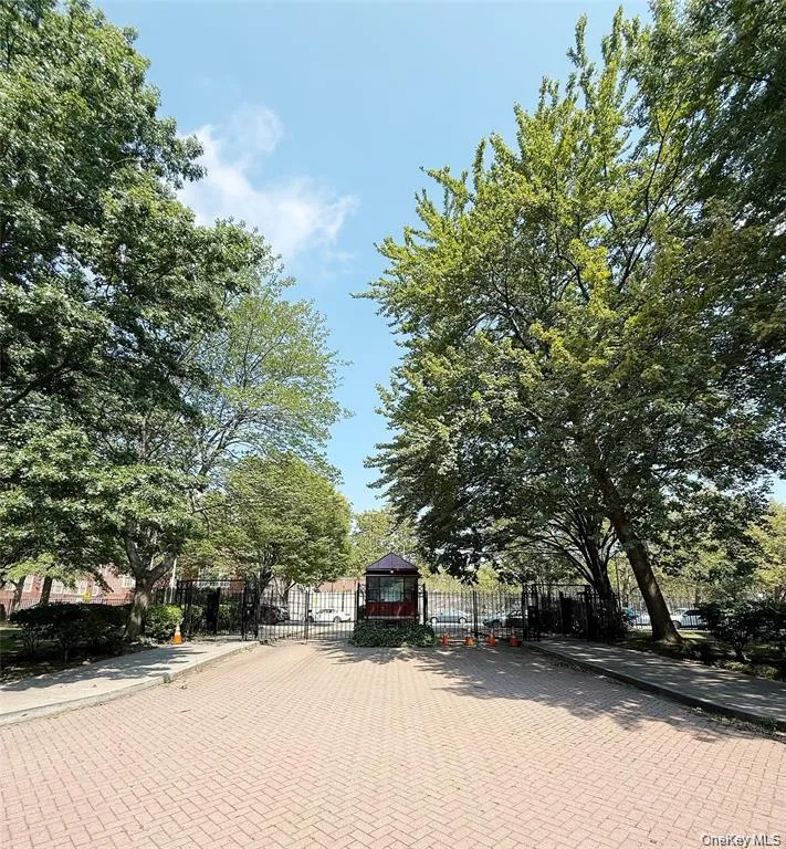 15020 71 Avenue, New York, NY, 2 Bedrooms Bedrooms, 4 Rooms Rooms,1 BathroomBathrooms,Residential,For Rent,71,0,1053359 15020 71 Avenue, New York, NY, 2 Bedrooms Bedrooms, 4 Rooms Rooms,1 BathroomBathrooms,Residential,For Rent,71,0,1053359
