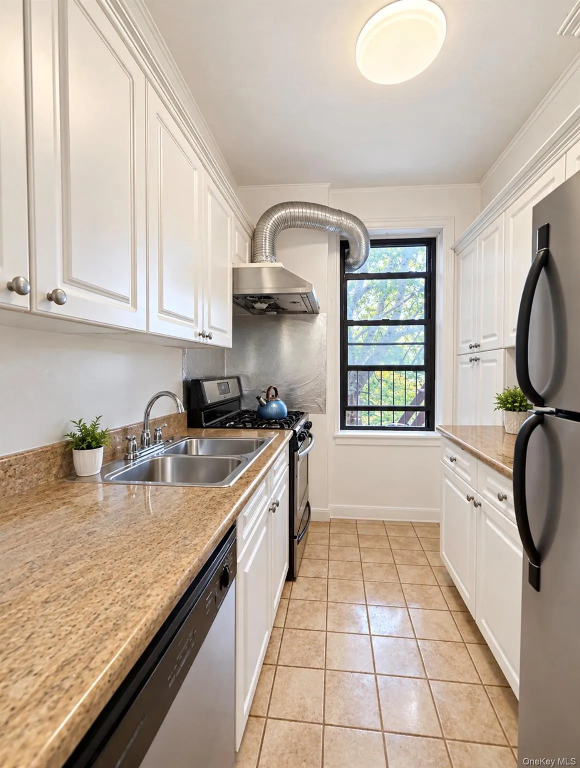 15020 71 Avenue, New York, NY, 2 Bedrooms Bedrooms, 4 Rooms Rooms,1 BathroomBathrooms,Residential,For Rent,71,0,1053359 15020 71 Avenue, New York, NY, 2 Bedrooms Bedrooms, 4 Rooms Rooms,1 BathroomBathrooms,Residential,For Rent,71,0,1053359