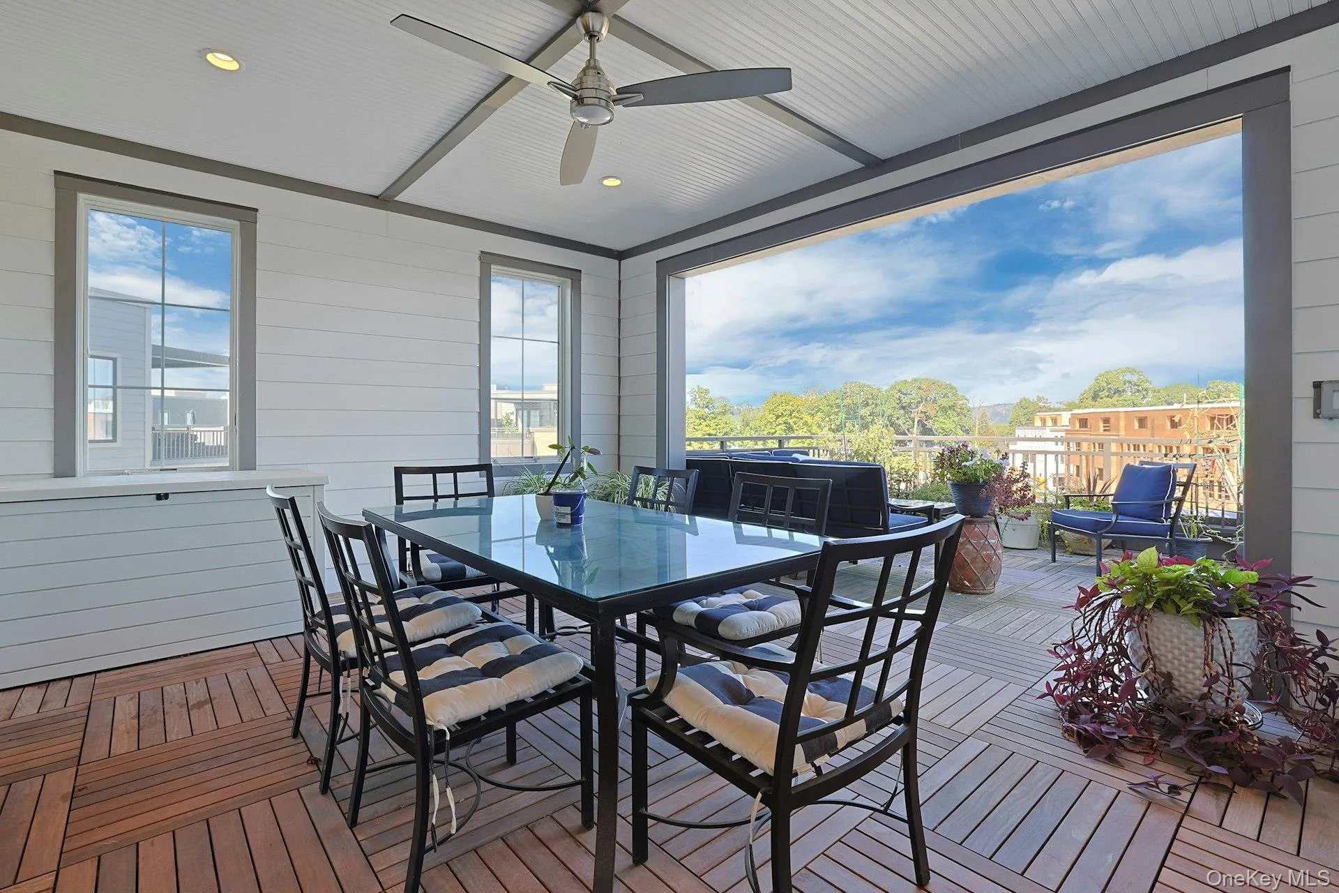 Wonderful covered &. outdoor space Wonderful covered &. outdoor space