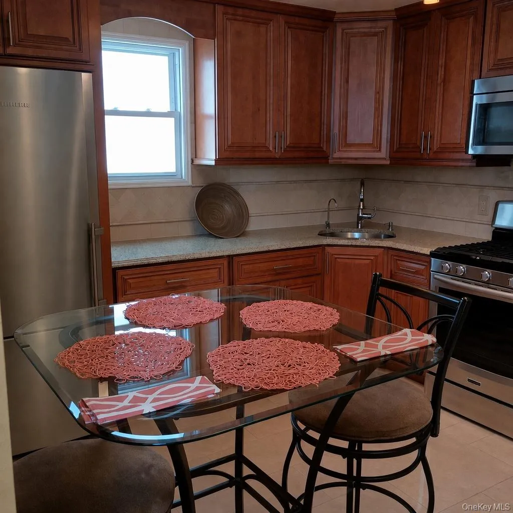 13711 96th Place, New York, NY, 2 Bedroom Bedrooms, 4 Room Rooms,1 BathroomBathrooms,Residential Lease,For Rent,96th,0,1053373 13711 96th Place, New York, NY, 2 Bedroom Bedrooms, 4 Room Rooms,1 BathroomBathrooms,Residential Lease,For Rent,96th,0,1053373