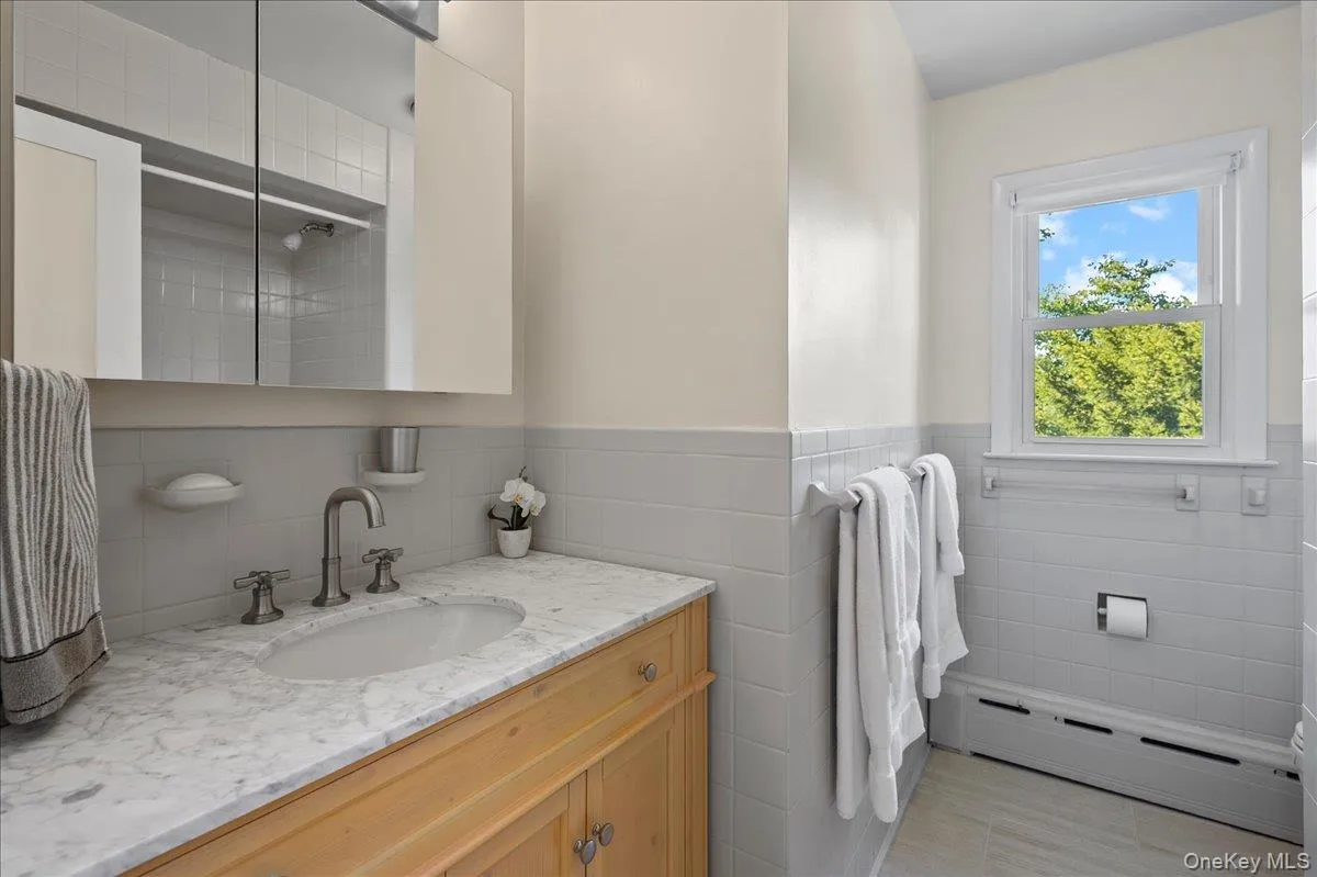 160 Park Avenue, Harrison, NY, 3 Bedrooms Bedrooms, 5 Rooms Rooms,1 BathroomBathrooms,Residential Lease,For Rent,Park,0,1053377 160 Park Avenue, Harrison, NY, 3 Bedrooms Bedrooms, 5 Rooms Rooms,1 BathroomBathrooms,Residential Lease,For Rent,Park,0,1053377
