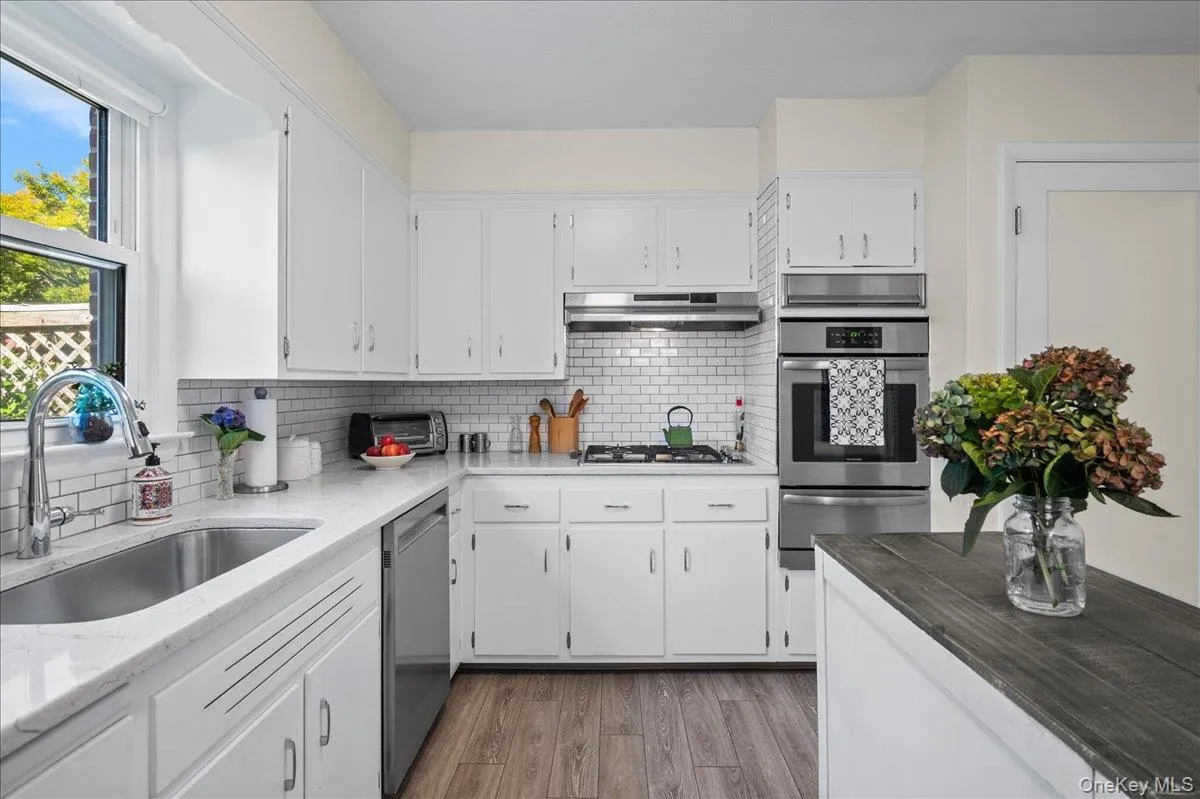 160 Park Avenue, Harrison, NY, 3 Bedrooms Bedrooms, 5 Rooms Rooms,1 BathroomBathrooms,Residential Lease,For Rent,Park,0,1053377 160 Park Avenue, Harrison, NY, 3 Bedrooms Bedrooms, 5 Rooms Rooms,1 BathroomBathrooms,Residential Lease,For Rent,Park,0,1053377