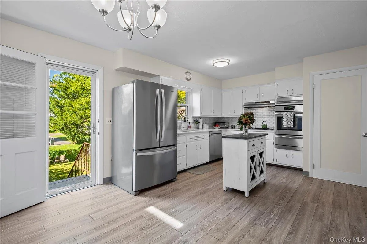 160 Park Avenue, Harrison, NY, 3 Bedrooms Bedrooms, 5 Rooms Rooms,1 BathroomBathrooms,Residential Lease,For Rent,Park,0,1053377 160 Park Avenue, Harrison, NY, 3 Bedrooms Bedrooms, 5 Rooms Rooms,1 BathroomBathrooms,Residential Lease,For Rent,Park,0,1053377