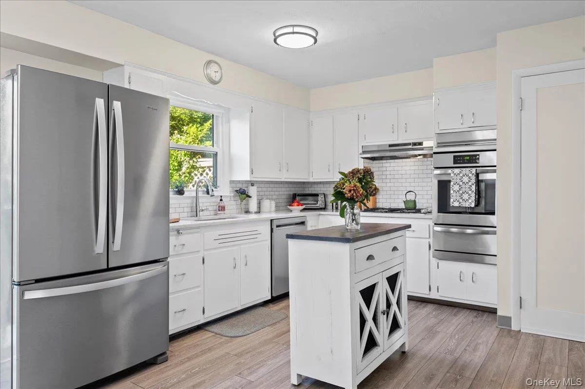 160 Park Avenue, Harrison, NY, 3 Bedrooms Bedrooms, 5 Rooms Rooms,1 BathroomBathrooms,Residential Lease,For Rent,Park,0,1053377 160 Park Avenue, Harrison, NY, 3 Bedrooms Bedrooms, 5 Rooms Rooms,1 BathroomBathrooms,Residential Lease,For Rent,Park,0,1053377