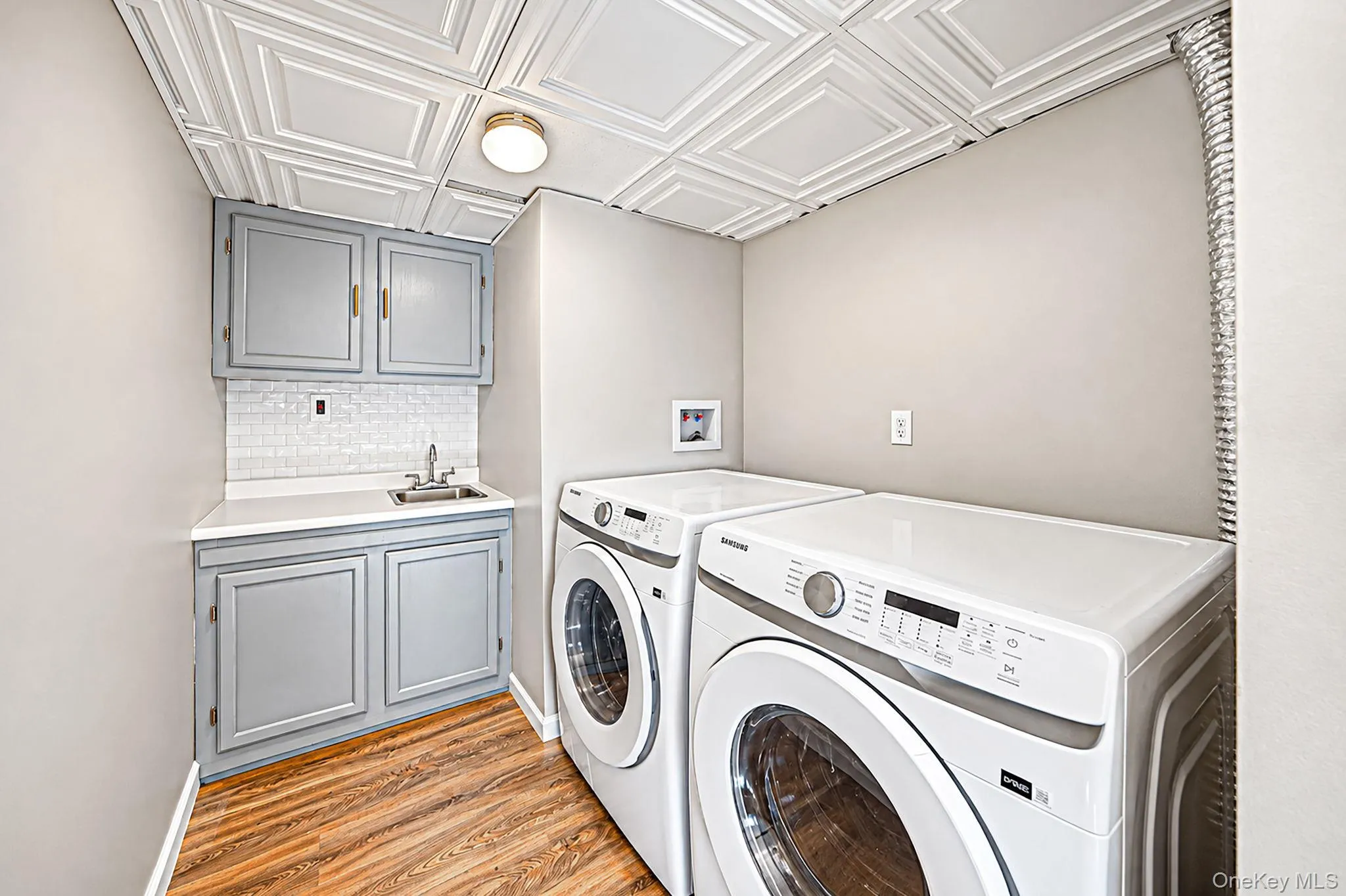 3 Richlee Drive, Huntington, NY, 4 Bedrooms Bedrooms, 8 Rooms Rooms,2 BathroomsBathrooms,Residential,For Rent,Richlee,0,1053382 3 Richlee Drive, Huntington, NY, 4 Bedrooms Bedrooms, 8 Rooms Rooms,2 BathroomsBathrooms,Residential,For Rent,Richlee,0,1053382