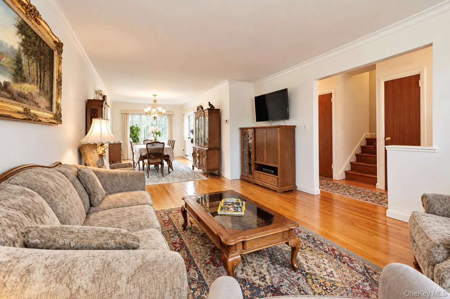 Hardwood flooring throughout the main living areas Hardwood flooring throughout the main living areas