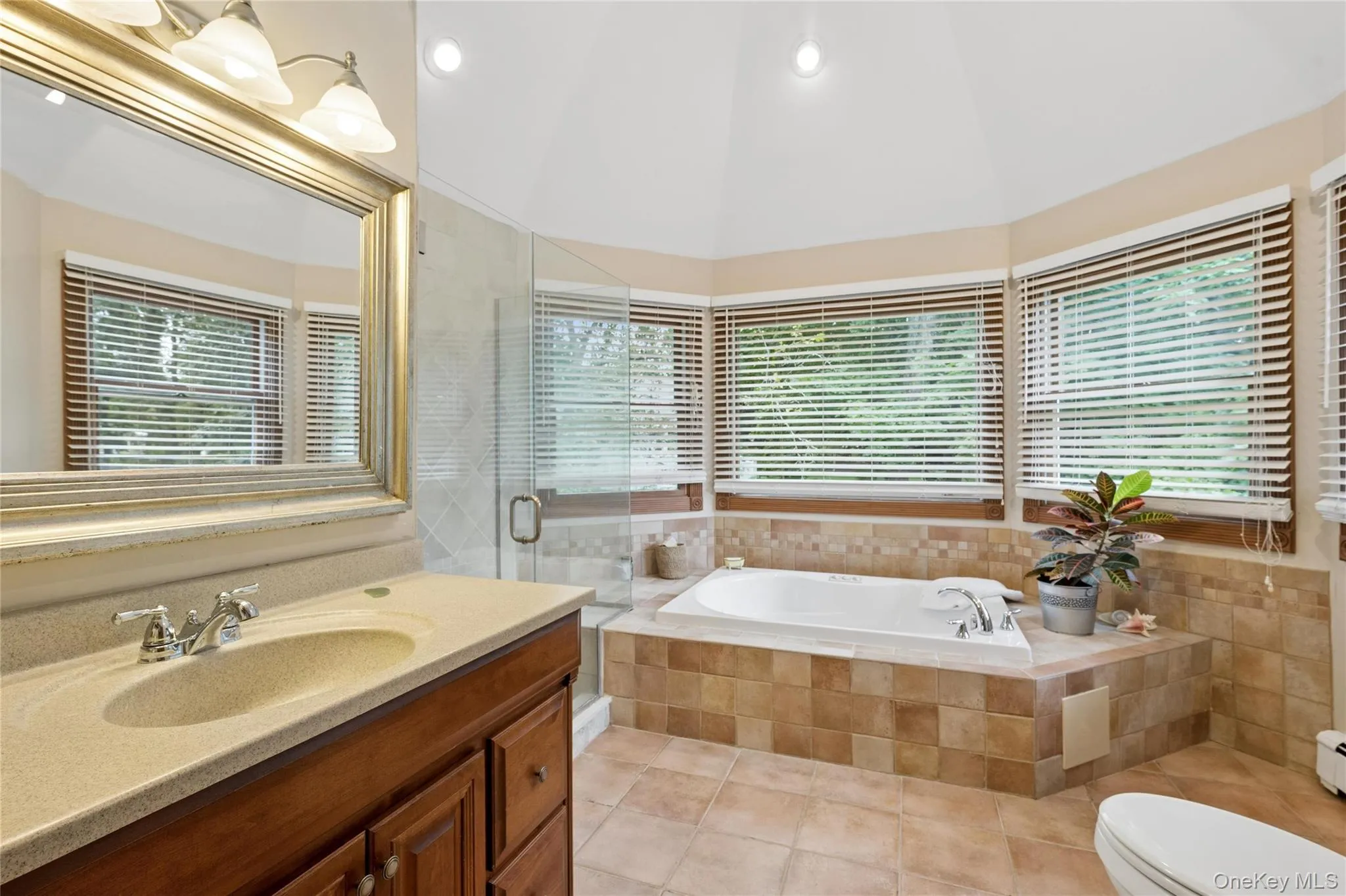 Primary en-suite bathroom Primary en-suite bathroom