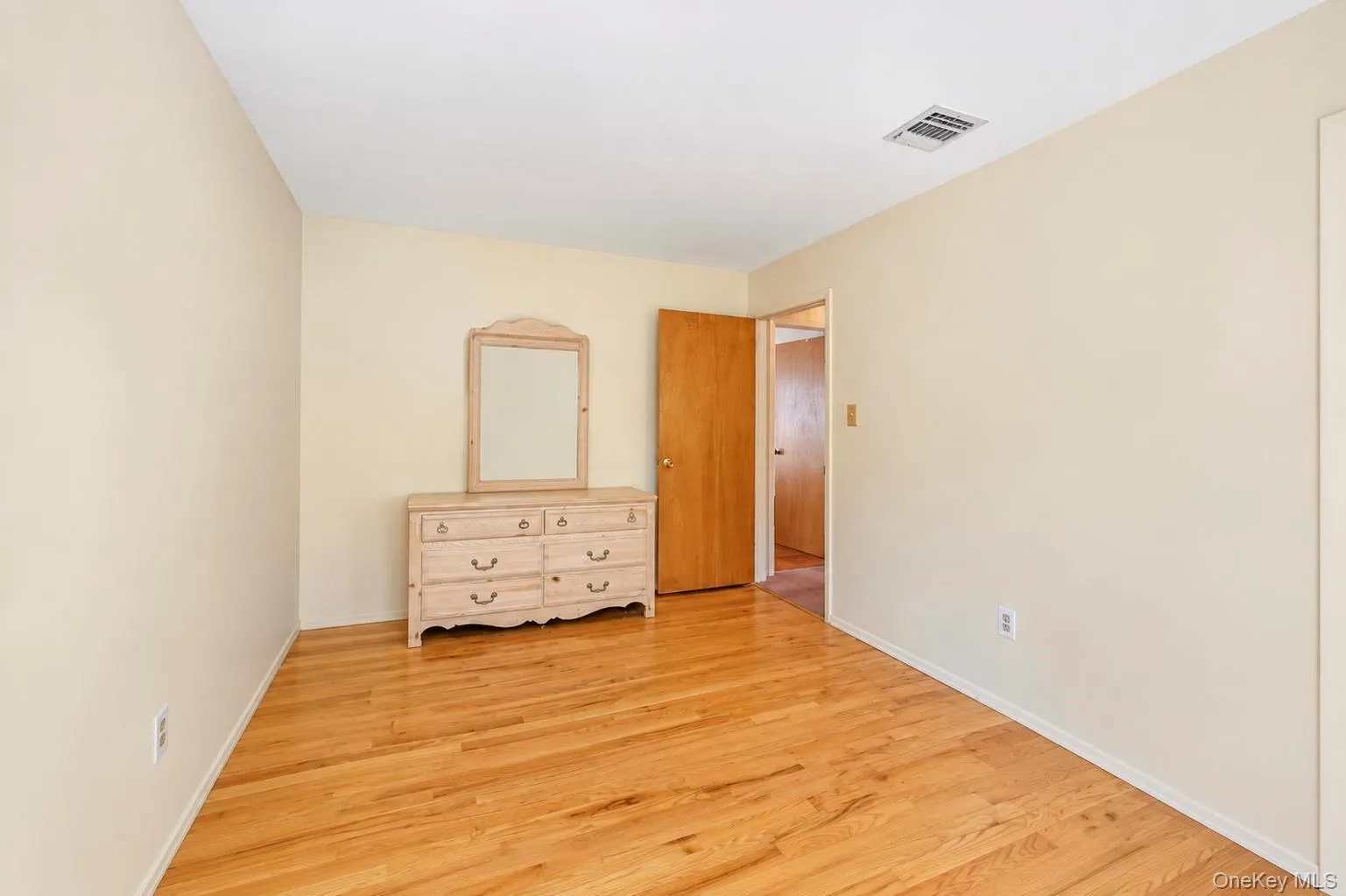 355 Islip Boulevard, Islip, NY, 4 Bedrooms Bedrooms, 12 Rooms Rooms,2 BathroomsBathrooms,Residential,For Rent,Islip,0,1053401 355 Islip Boulevard, Islip, NY, 4 Bedrooms Bedrooms, 12 Rooms Rooms,2 BathroomsBathrooms,Residential,For Rent,Islip,0,1053401