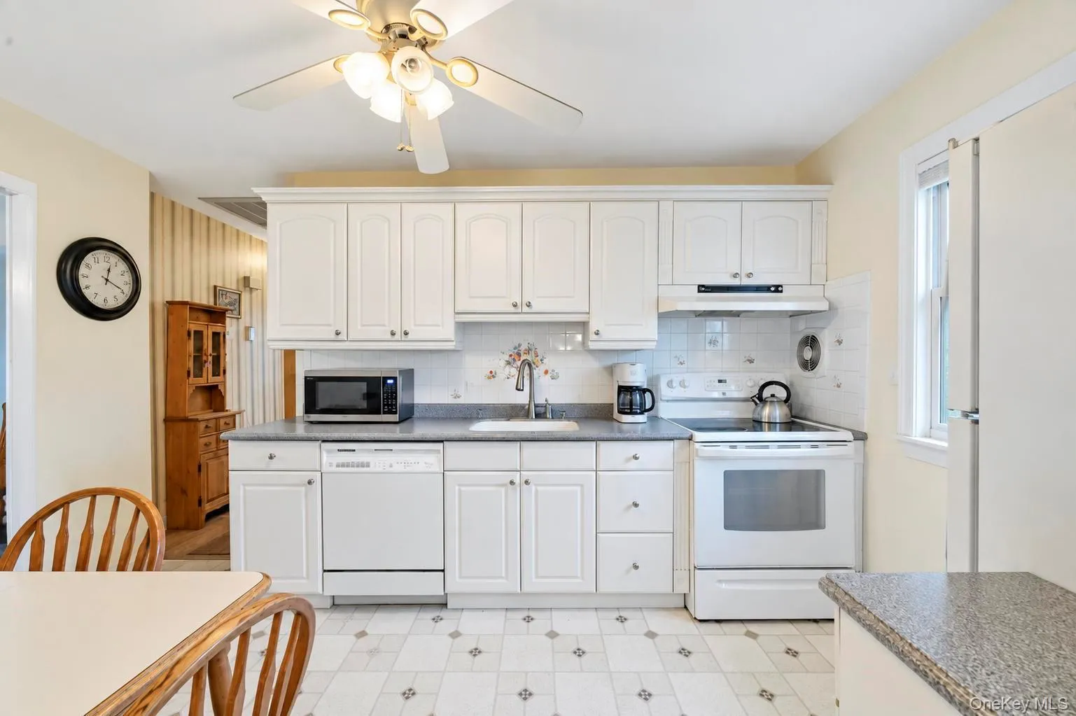 355 Islip Boulevard, Islip, NY, 4 Bedrooms Bedrooms, 12 Rooms Rooms,2 BathroomsBathrooms,Residential,For Rent,Islip,0,1053401 355 Islip Boulevard, Islip, NY, 4 Bedrooms Bedrooms, 12 Rooms Rooms,2 BathroomsBathrooms,Residential,For Rent,Islip,0,1053401