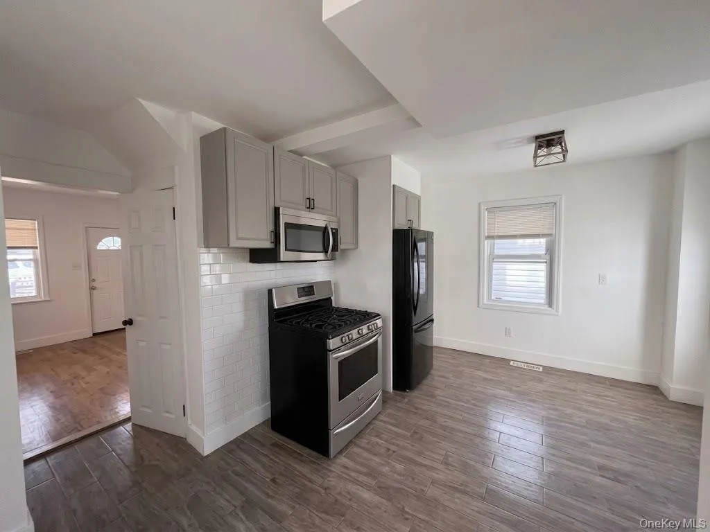 149 Beach 27th Street, New York, NY, 3 Bedrooms Bedrooms, 6 Rooms Rooms,2 BathroomsBathrooms,Residential,For Rent,Beach 27th,0,1053404 149 Beach 27th Street, New York, NY, 3 Bedrooms Bedrooms, 6 Rooms Rooms,2 BathroomsBathrooms,Residential,For Rent,Beach 27th,0,1053404