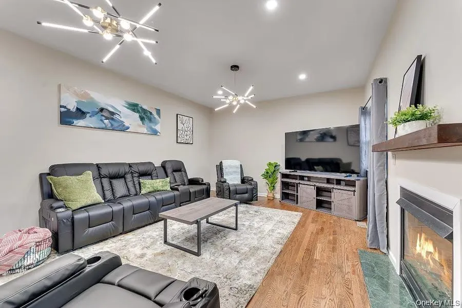 33 Potter Ln, Huntington, NY, 6 Bedrooms Bedrooms, 12 Rooms Rooms,2 BathroomsBathrooms,Residential,For Rent,Potter Ln,0,1053413 33 Potter Ln, Huntington, NY, 6 Bedrooms Bedrooms, 12 Rooms Rooms,2 BathroomsBathrooms,Residential,For Rent,Potter Ln,0,1053413