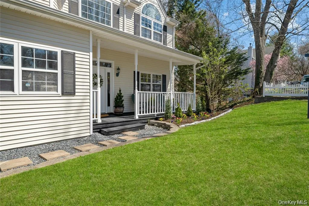33 Potter Ln, Huntington, NY, 6 Bedrooms Bedrooms, 12 Rooms Rooms,2 BathroomsBathrooms,Residential,For Rent,Potter Ln,0,1053413 33 Potter Ln, Huntington, NY, 6 Bedrooms Bedrooms, 12 Rooms Rooms,2 BathroomsBathrooms,Residential,For Rent,Potter Ln,0,1053413