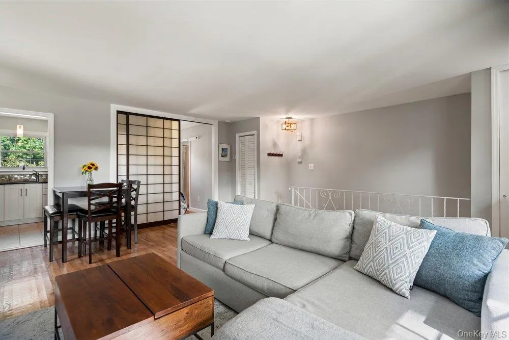3113 Wilshire, Islip, NY, 1 Bedroom Bedrooms, 3 Rooms Rooms,1 BathroomBathrooms,Residential,For Rent,Wilshire,0,1053433 3113 Wilshire, Islip, NY, 1 Bedroom Bedrooms, 3 Rooms Rooms,1 BathroomBathrooms,Residential,For Rent,Wilshire,0,1053433
