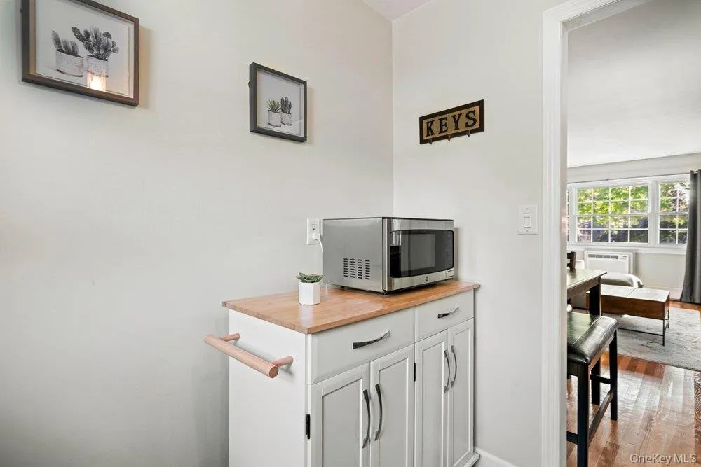 3113 Wilshire, Islip, NY, 1 Bedroom Bedrooms, 3 Rooms Rooms,1 BathroomBathrooms,Residential,For Rent,Wilshire,0,1053433 3113 Wilshire, Islip, NY, 1 Bedroom Bedrooms, 3 Rooms Rooms,1 BathroomBathrooms,Residential,For Rent,Wilshire,0,1053433
