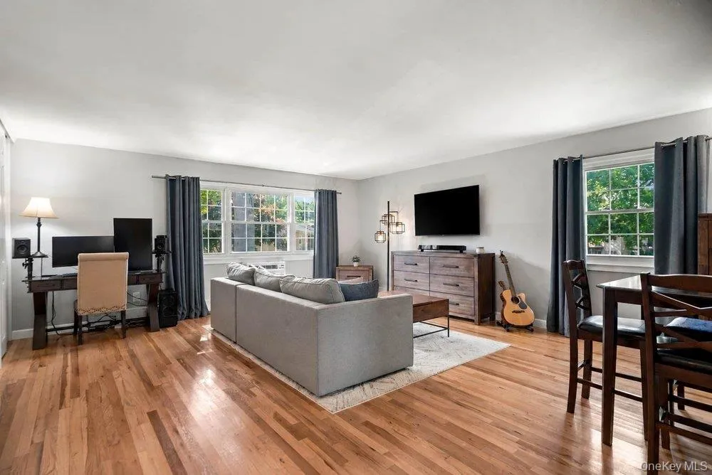 3113 Wilshire, Islip, NY, 1 Bedroom Bedrooms, 3 Rooms Rooms,1 BathroomBathrooms,Residential,For Rent,Wilshire,0,1053433 3113 Wilshire, Islip, NY, 1 Bedroom Bedrooms, 3 Rooms Rooms,1 BathroomBathrooms,Residential,For Rent,Wilshire,0,1053433
