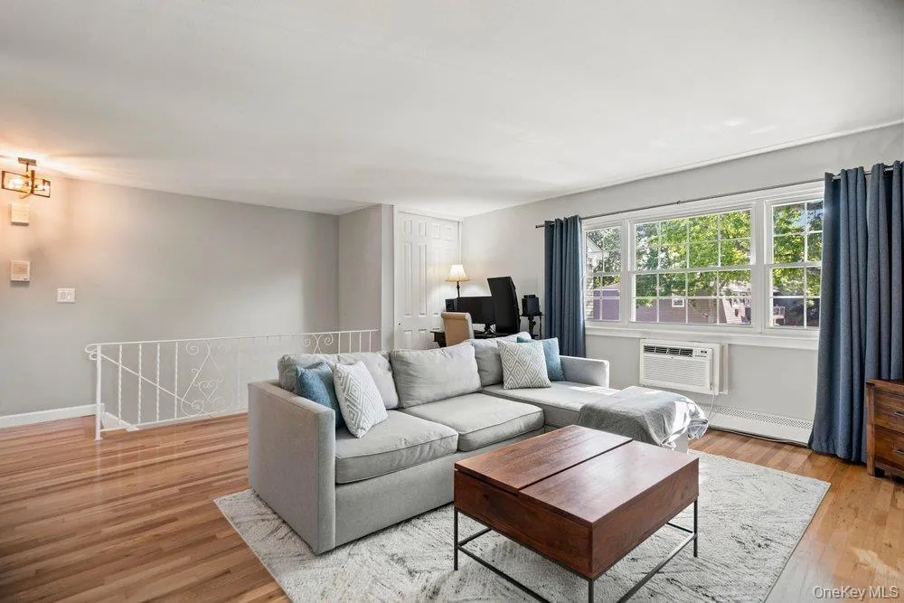 3113 Wilshire, Islip, NY, 1 Bedroom Bedrooms, 3 Rooms Rooms,1 BathroomBathrooms,Residential,For Rent,Wilshire,0,1053433 3113 Wilshire, Islip, NY, 1 Bedroom Bedrooms, 3 Rooms Rooms,1 BathroomBathrooms,Residential,For Rent,Wilshire,0,1053433