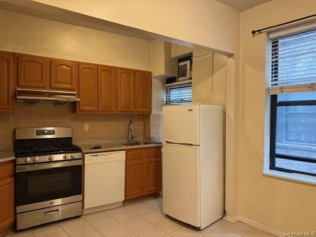 136-05 Sanford Avenue, New York, NY, 1 Bedroom Bedrooms, 3 Rooms Rooms,1 BathroomBathrooms,Residential,For Rent,Sanford,0,1053434 136-05 Sanford Avenue, New York, NY, 1 Bedroom Bedrooms, 3 Rooms Rooms,1 BathroomBathrooms,Residential,For Rent,Sanford,0,1053434