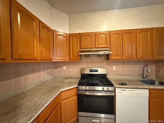 136-05 Sanford Avenue, New York, NY, 1 Bedroom Bedrooms, 3 Rooms Rooms,1 BathroomBathrooms,Residential,For Rent,Sanford,0,1053434 136-05 Sanford Avenue, New York, NY, 1 Bedroom Bedrooms, 3 Rooms Rooms,1 BathroomBathrooms,Residential,For Rent,Sanford,0,1053434