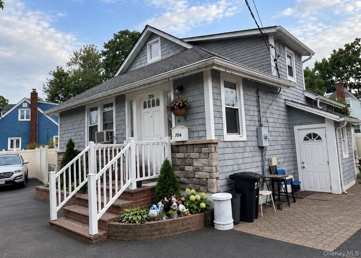 704 Newbridge Road, Hempstead, NY, 3 Bedrooms Bedrooms, 8 Rooms Rooms,2 BathroomsBathrooms,Residential,For Rent,Newbridge,0,1053435 704 Newbridge Road, Hempstead, NY, 3 Bedrooms Bedrooms, 8 Rooms Rooms,2 BathroomsBathrooms,Residential,For Rent,Newbridge,0,1053435