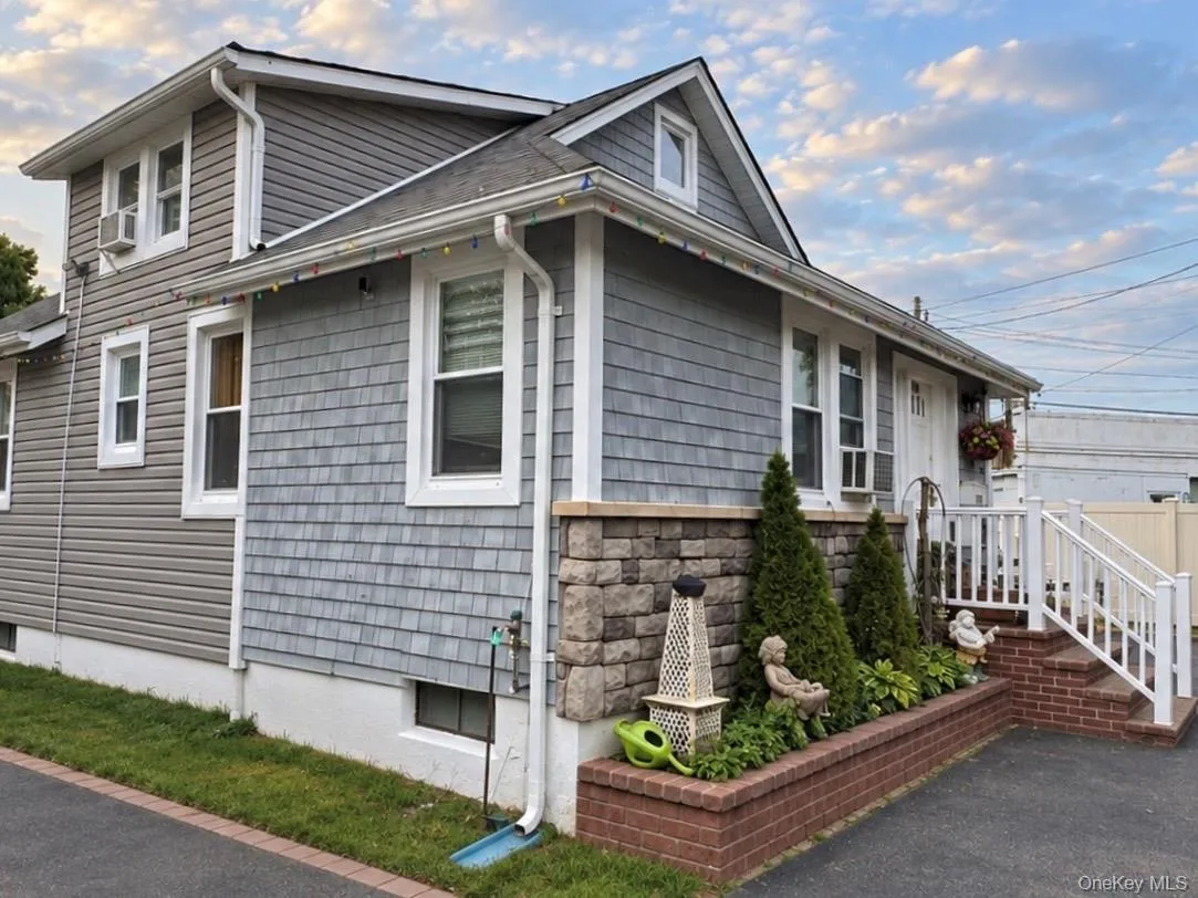 704 Newbridge Road, Hempstead, NY, 3 Bedrooms Bedrooms, 8 Rooms Rooms,2 BathroomsBathrooms,Residential,For Rent,Newbridge,0,1053435 704 Newbridge Road, Hempstead, NY, 3 Bedrooms Bedrooms, 8 Rooms Rooms,2 BathroomsBathrooms,Residential,For Rent,Newbridge,0,1053435