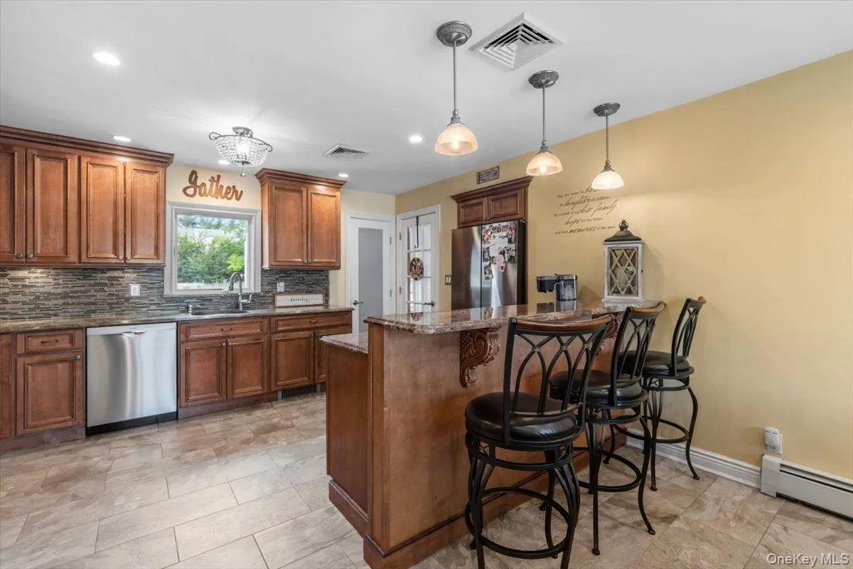 28 Lee Avenue, Oyster Bay, NY, 3 Bedrooms Bedrooms, 7 Rooms Rooms,2 BathroomsBathrooms,Residential,For Rent,Lee,0,1053443 28 Lee Avenue, Oyster Bay, NY, 3 Bedrooms Bedrooms, 7 Rooms Rooms,2 BathroomsBathrooms,Residential,For Rent,Lee,0,1053443