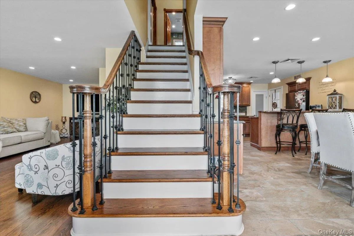 28 Lee Avenue, Oyster Bay, NY, 3 Bedrooms Bedrooms, 7 Rooms Rooms,2 BathroomsBathrooms,Residential,For Rent,Lee,0,1053443 28 Lee Avenue, Oyster Bay, NY, 3 Bedrooms Bedrooms, 7 Rooms Rooms,2 BathroomsBathrooms,Residential,For Rent,Lee,0,1053443