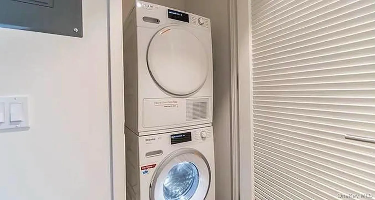 133-27 39th Avenue, New York, NY, 1 Bedroom Bedrooms, 3 Rooms Rooms,1 BathroomBathrooms,Residential,For Rent,39th,0,1053450 133-27 39th Avenue, New York, NY, 1 Bedroom Bedrooms, 3 Rooms Rooms,1 BathroomBathrooms,Residential,For Rent,39th,0,1053450