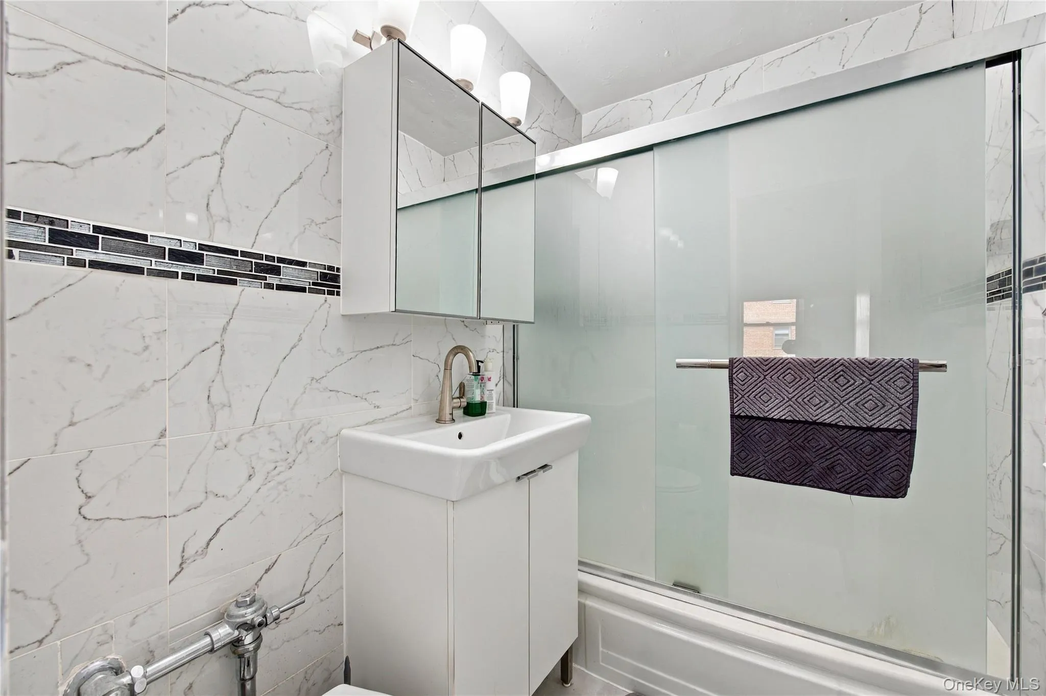 9910 60th Avenue, New York, NY, 2 Rooms Rooms,1 BathroomBathrooms,Residential,For Rent,60th,0,1053456 9910 60th Avenue, New York, NY, 2 Rooms Rooms,1 BathroomBathrooms,Residential,For Rent,60th,0,1053456